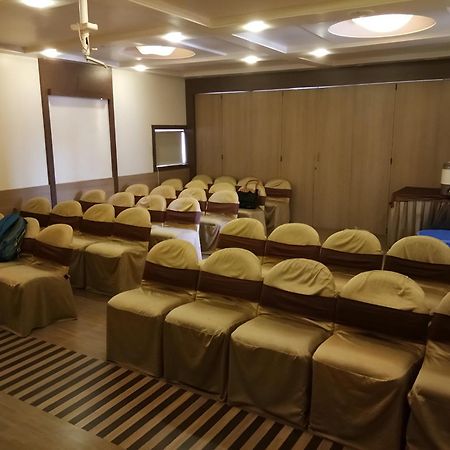 ראג'קוט New Hotel Europa Inn מראה חיצוני תמונה