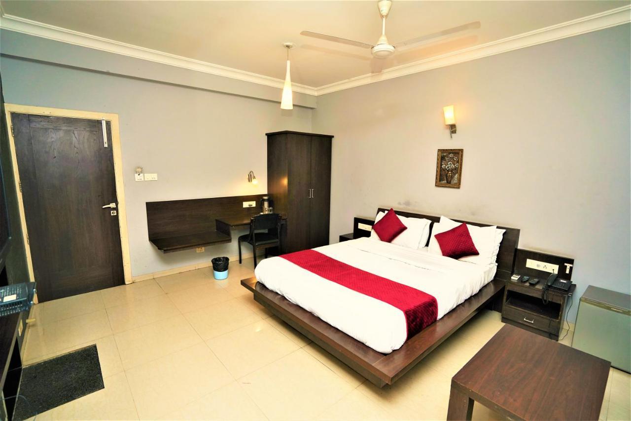 ראג'קוט New Hotel Europa Inn מראה חיצוני תמונה