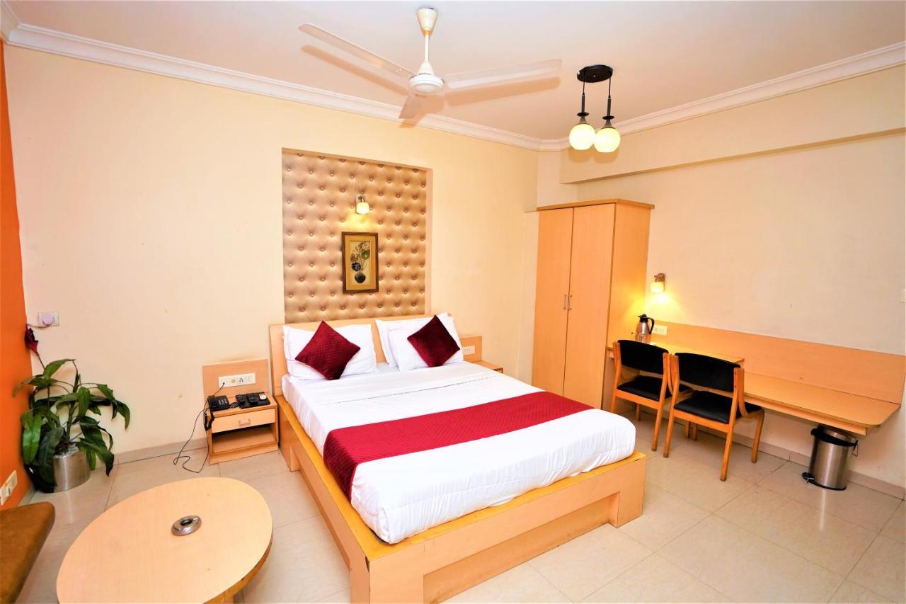 ראג'קוט New Hotel Europa Inn מראה חיצוני תמונה