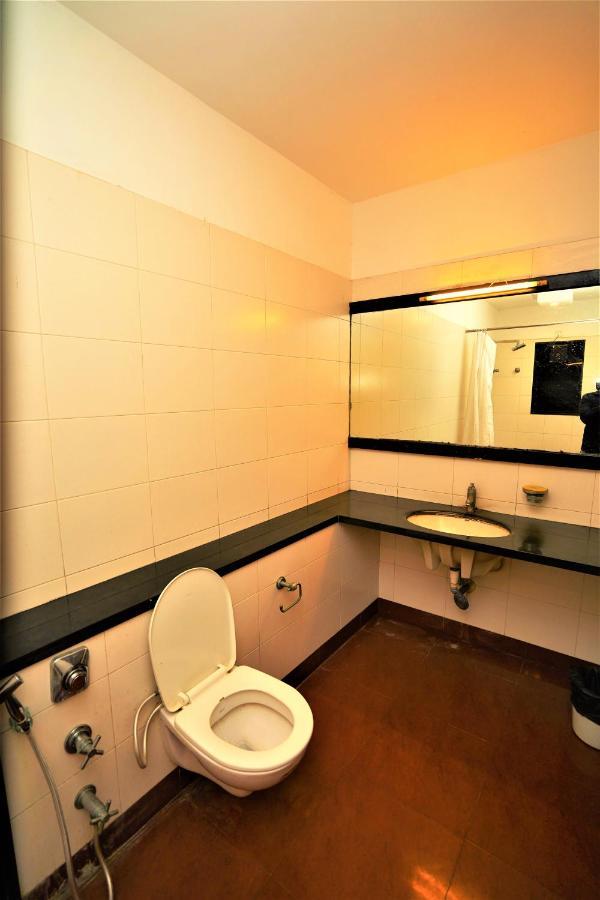 ראג'קוט New Hotel Europa Inn מראה חיצוני תמונה