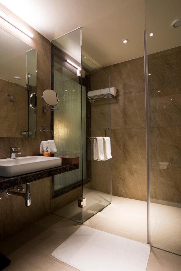 ראג'קוט New Hotel Europa Inn מראה חיצוני תמונה
