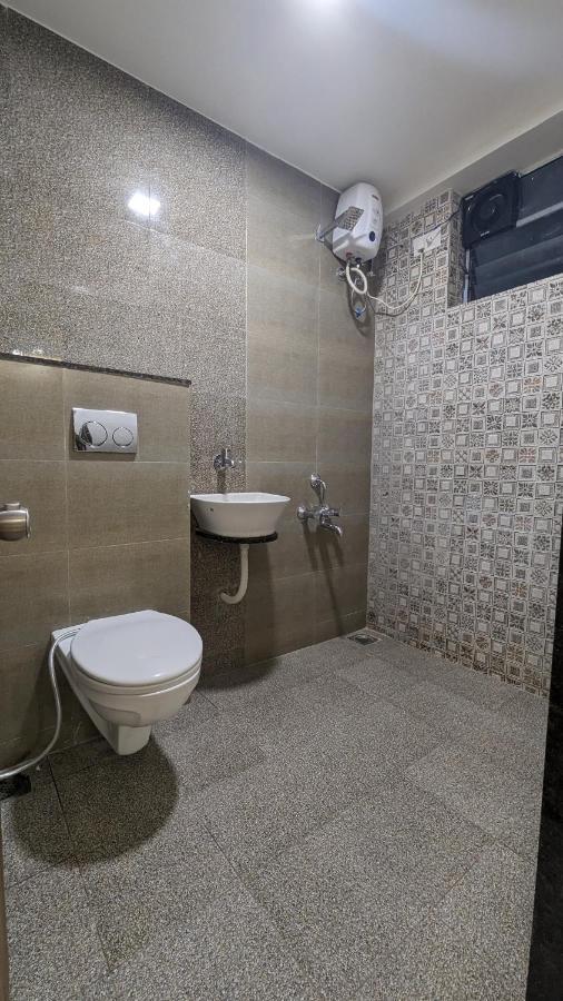 ראג'קוט New Hotel Europa Inn מראה חיצוני תמונה
