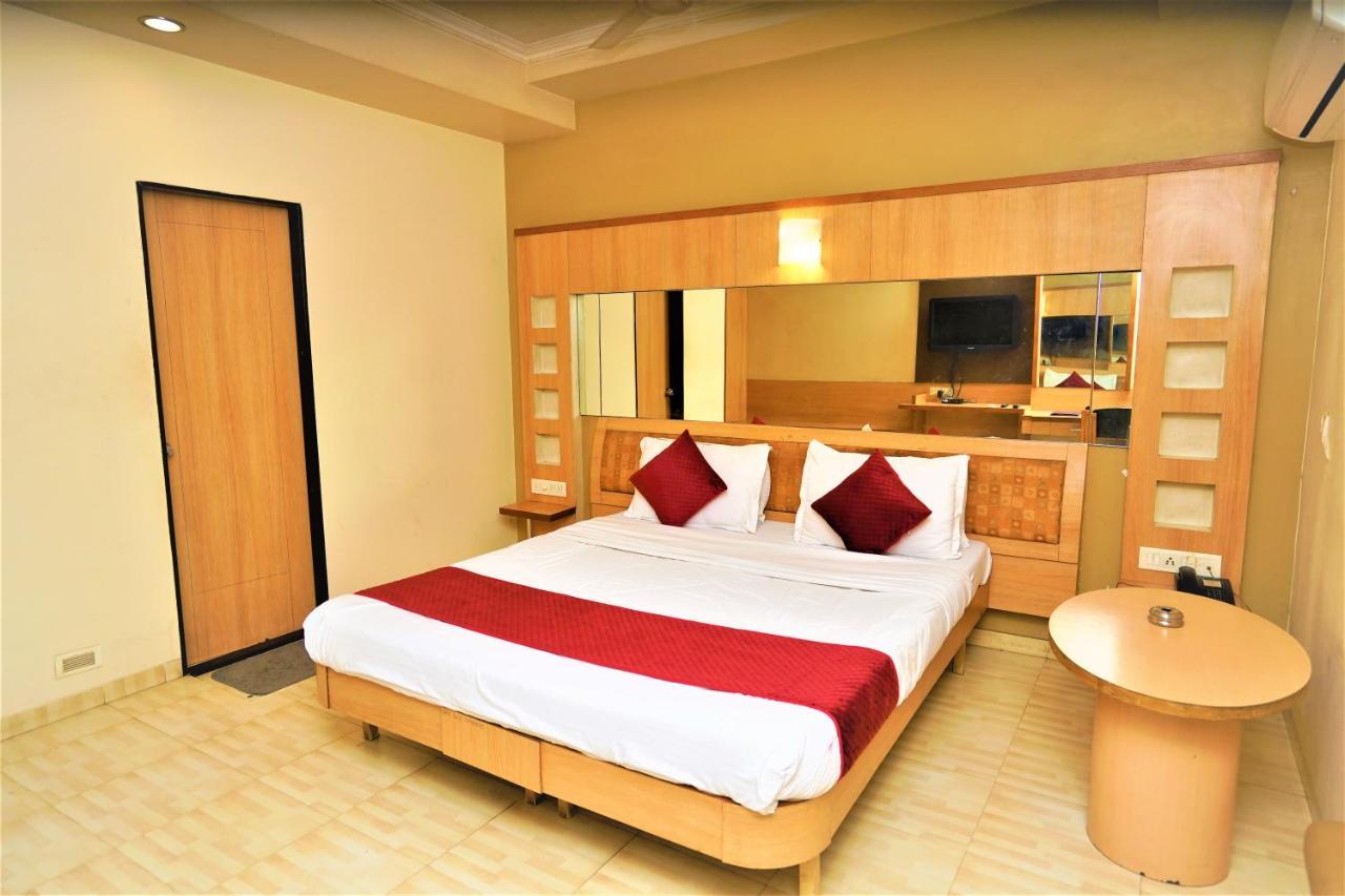 ראג'קוט New Hotel Europa Inn מראה חיצוני תמונה