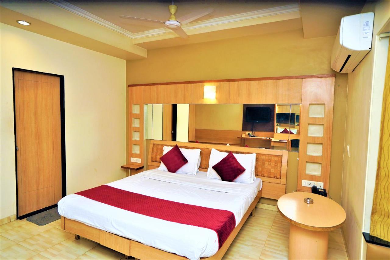 ראג'קוט New Hotel Europa Inn מראה חיצוני תמונה
