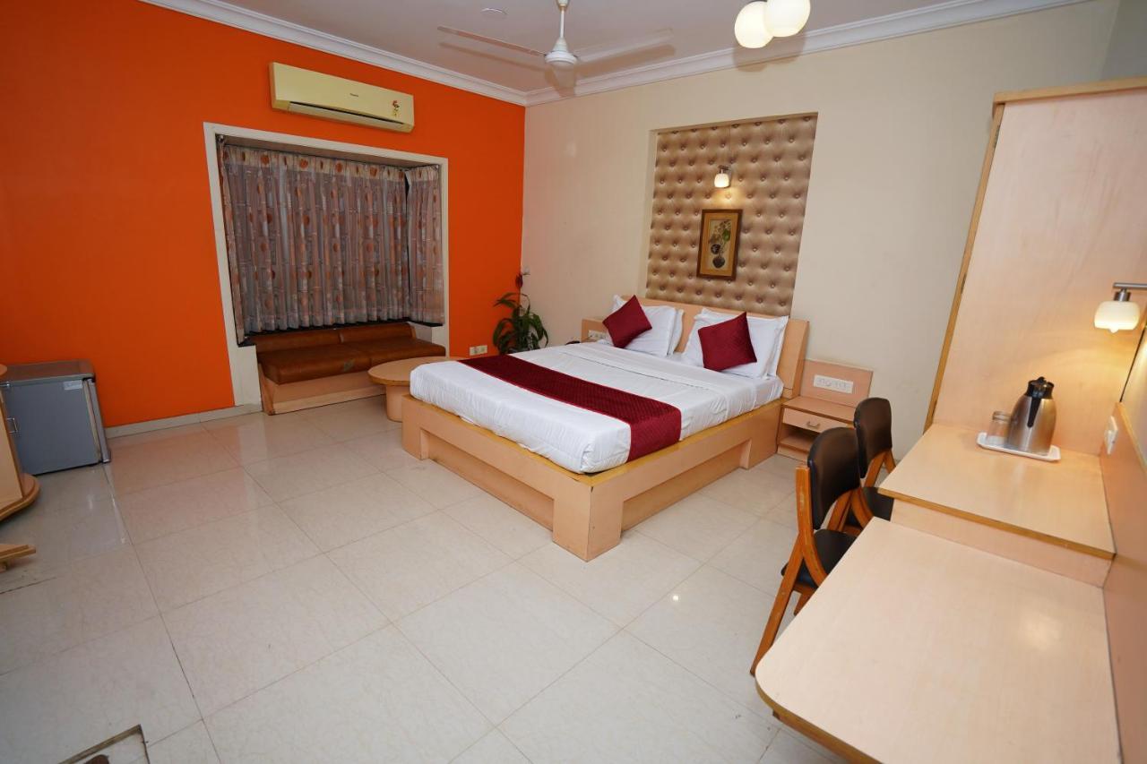 ראג'קוט New Hotel Europa Inn מראה חיצוני תמונה