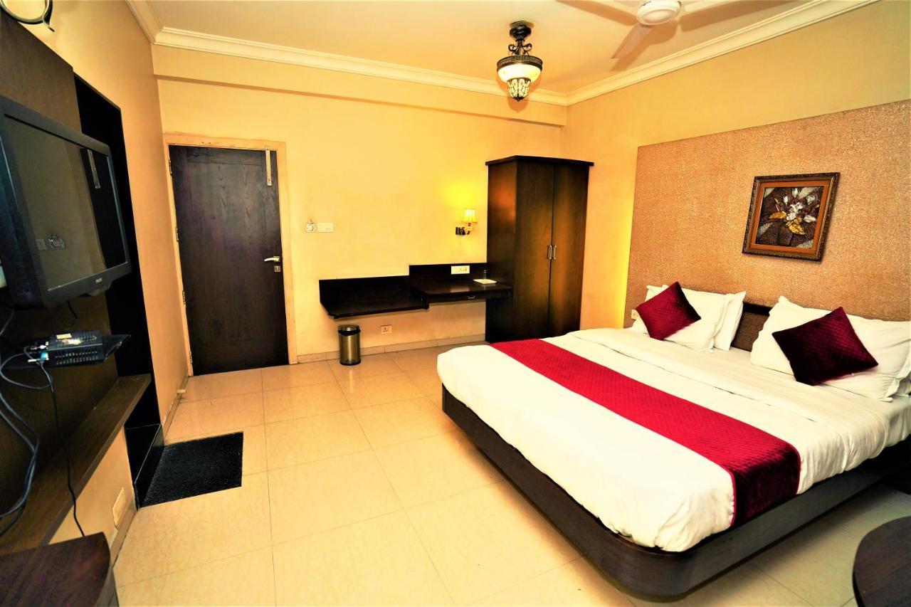 ראג'קוט New Hotel Europa Inn מראה חיצוני תמונה