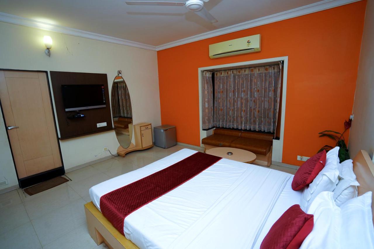 ראג'קוט New Hotel Europa Inn מראה חיצוני תמונה