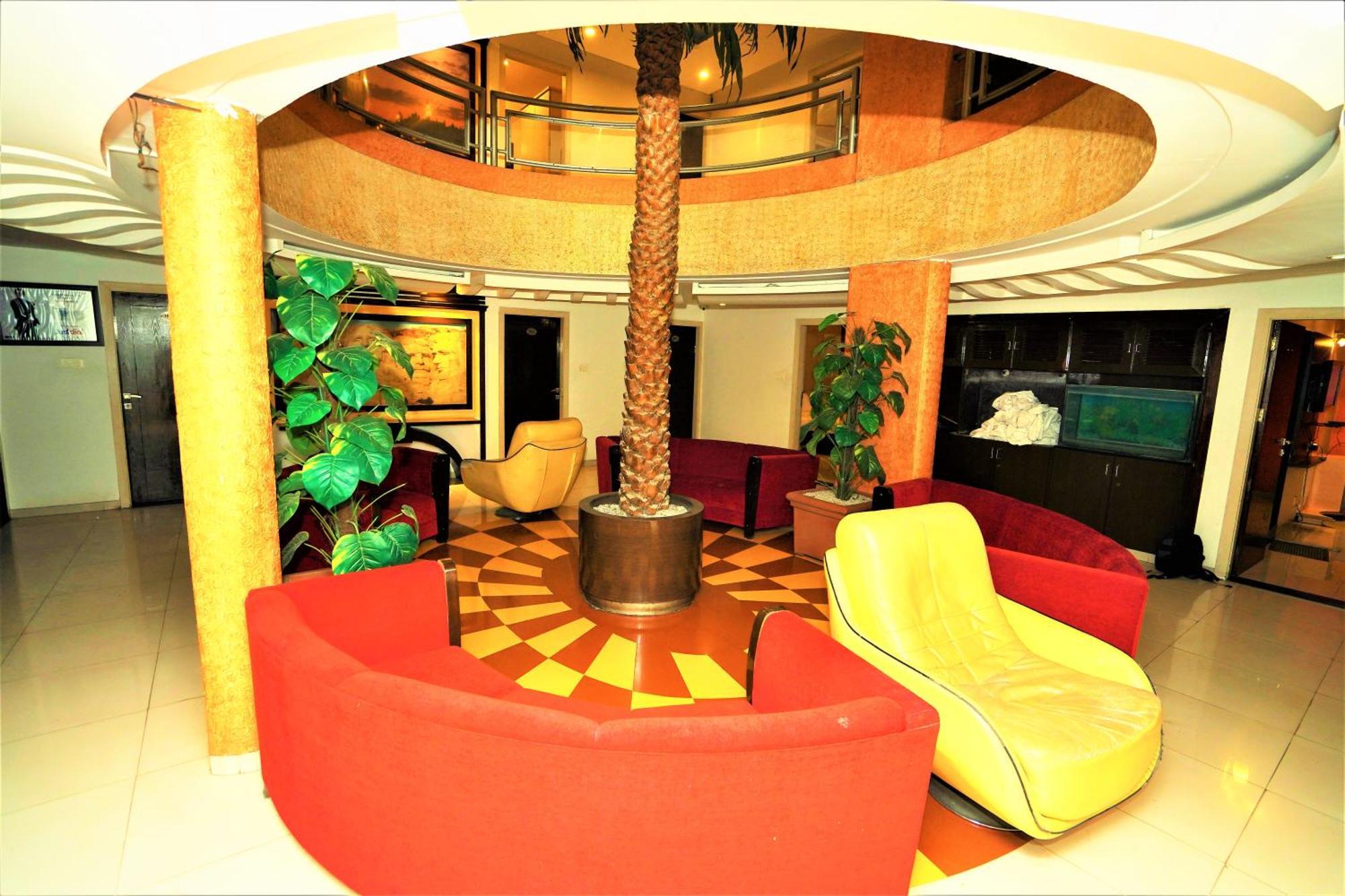 ראג'קוט New Hotel Europa Inn מראה חיצוני תמונה