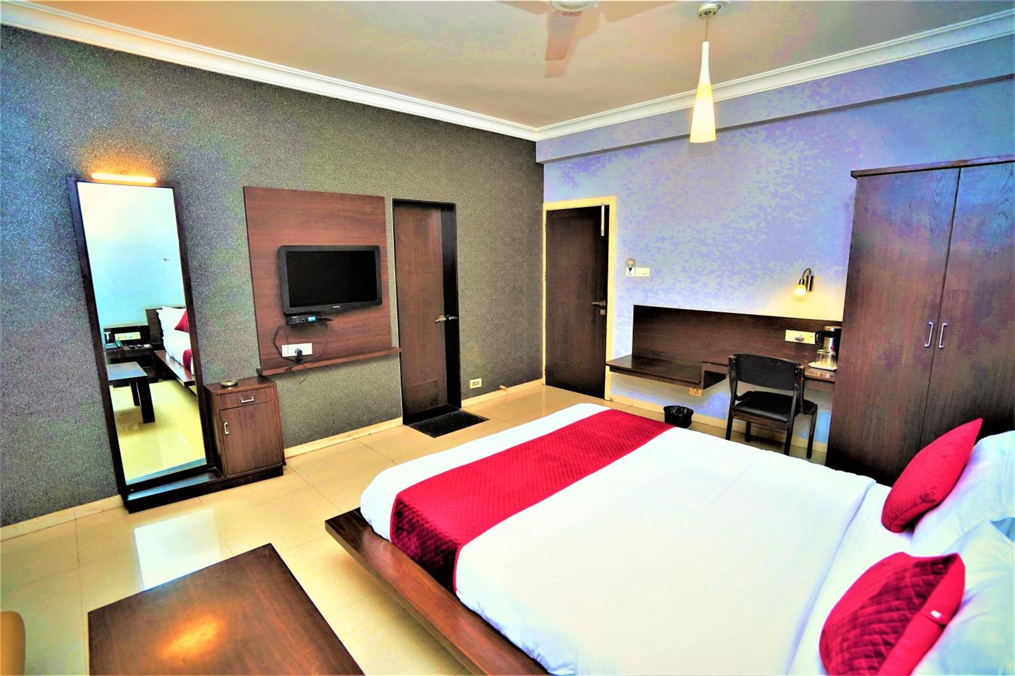 ראג'קוט New Hotel Europa Inn מראה חיצוני תמונה