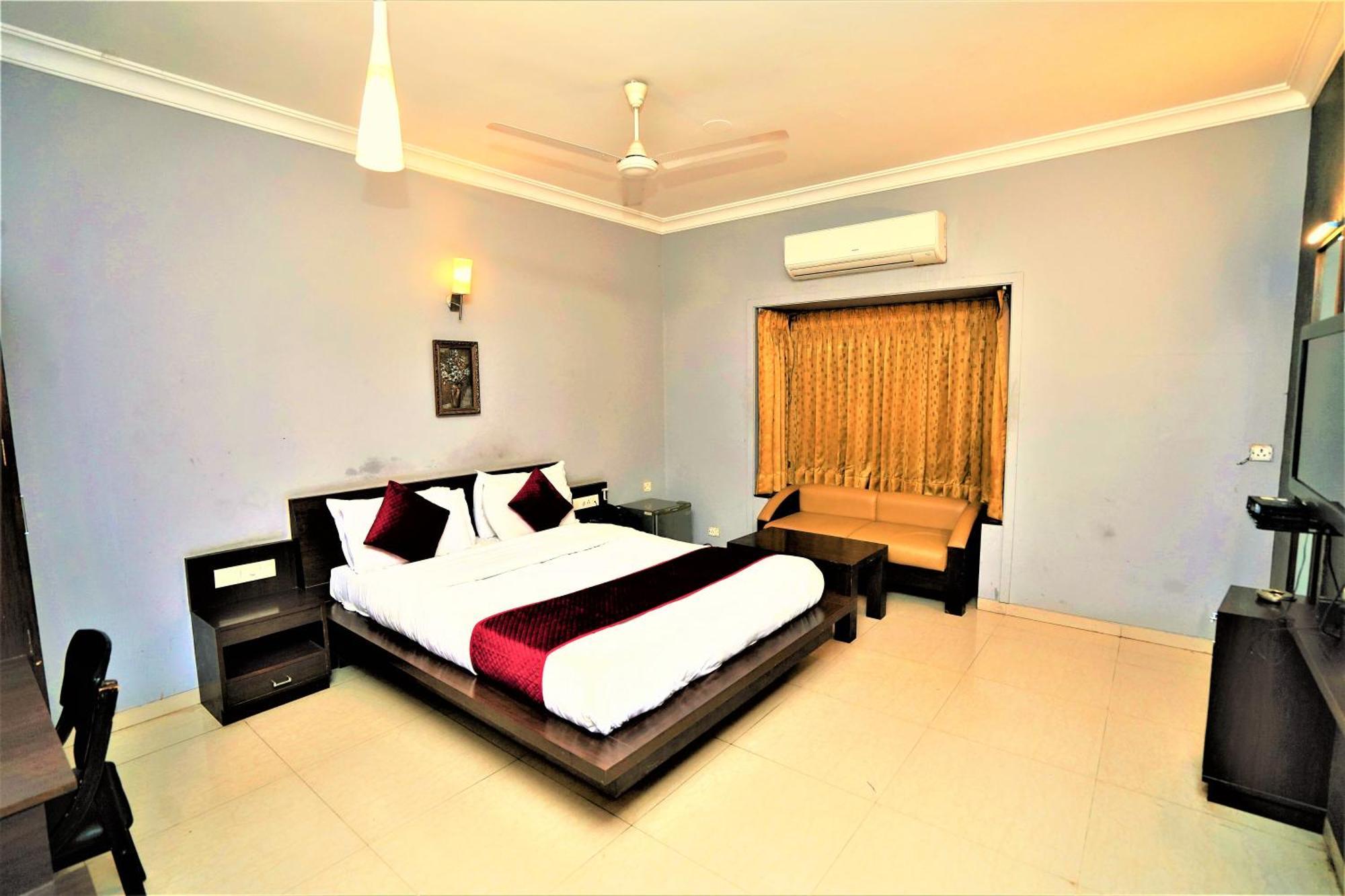 ראג'קוט New Hotel Europa Inn מראה חיצוני תמונה