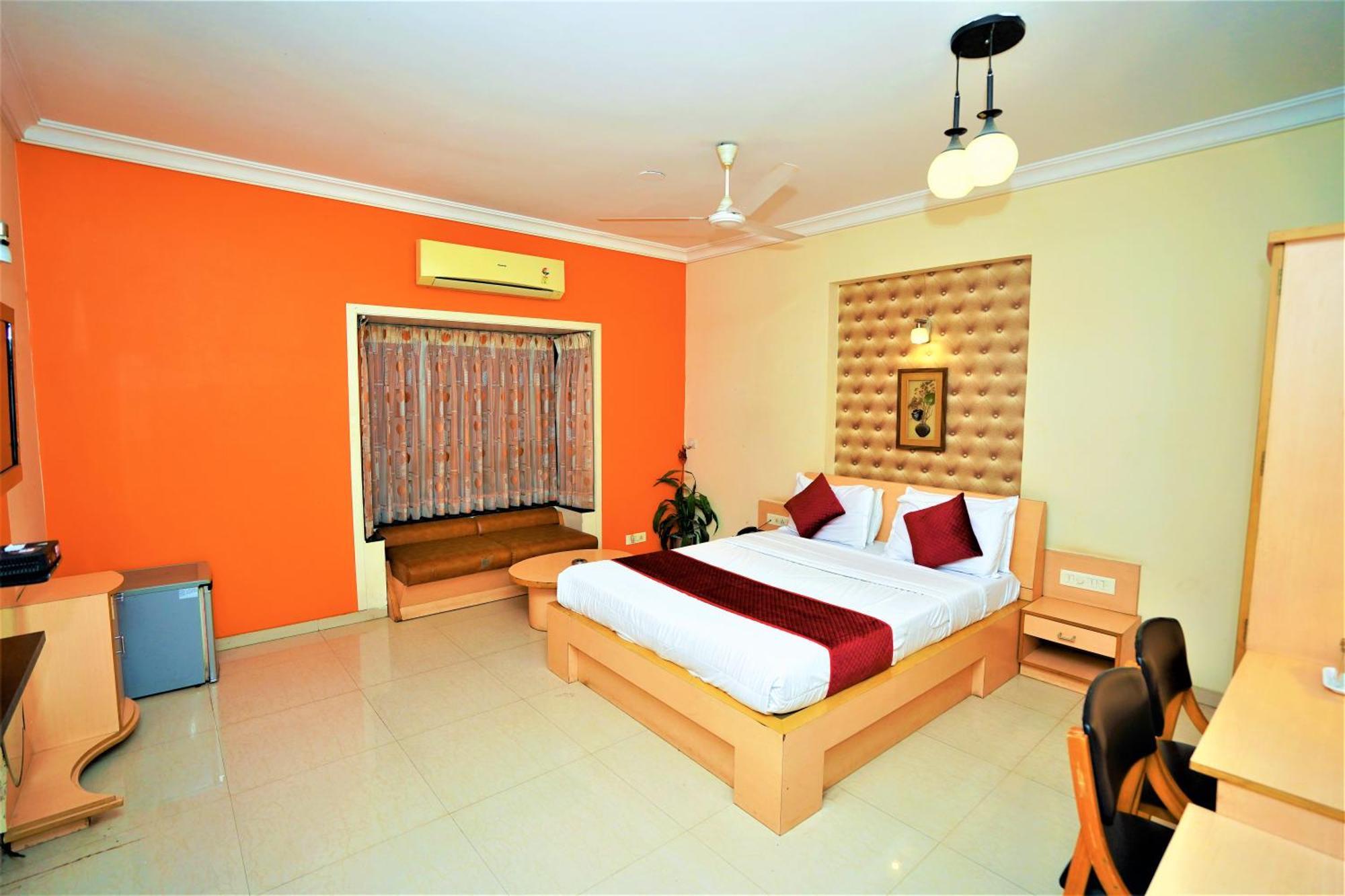 ראג'קוט New Hotel Europa Inn מראה חיצוני תמונה