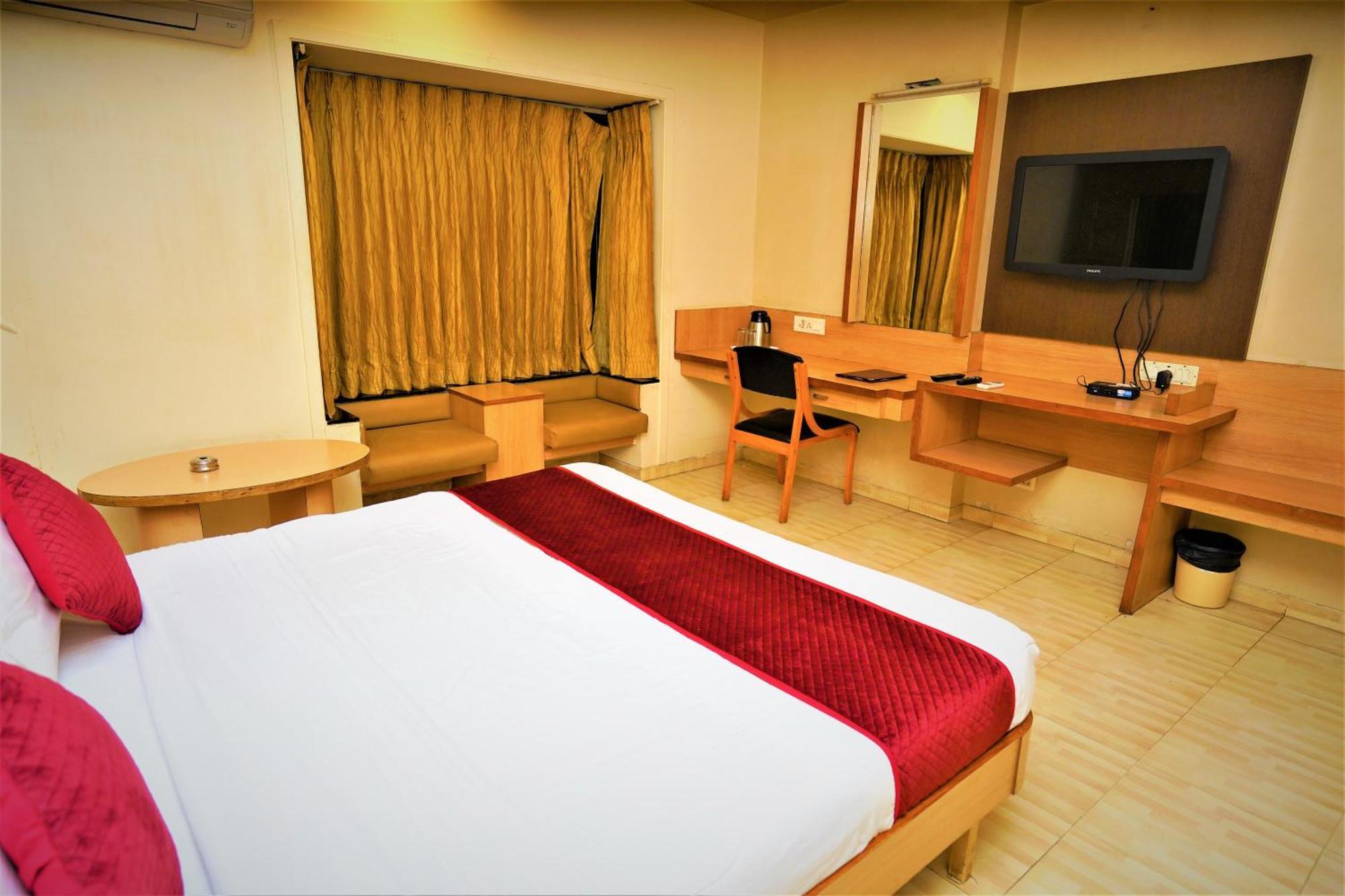 ראג'קוט New Hotel Europa Inn מראה חיצוני תמונה