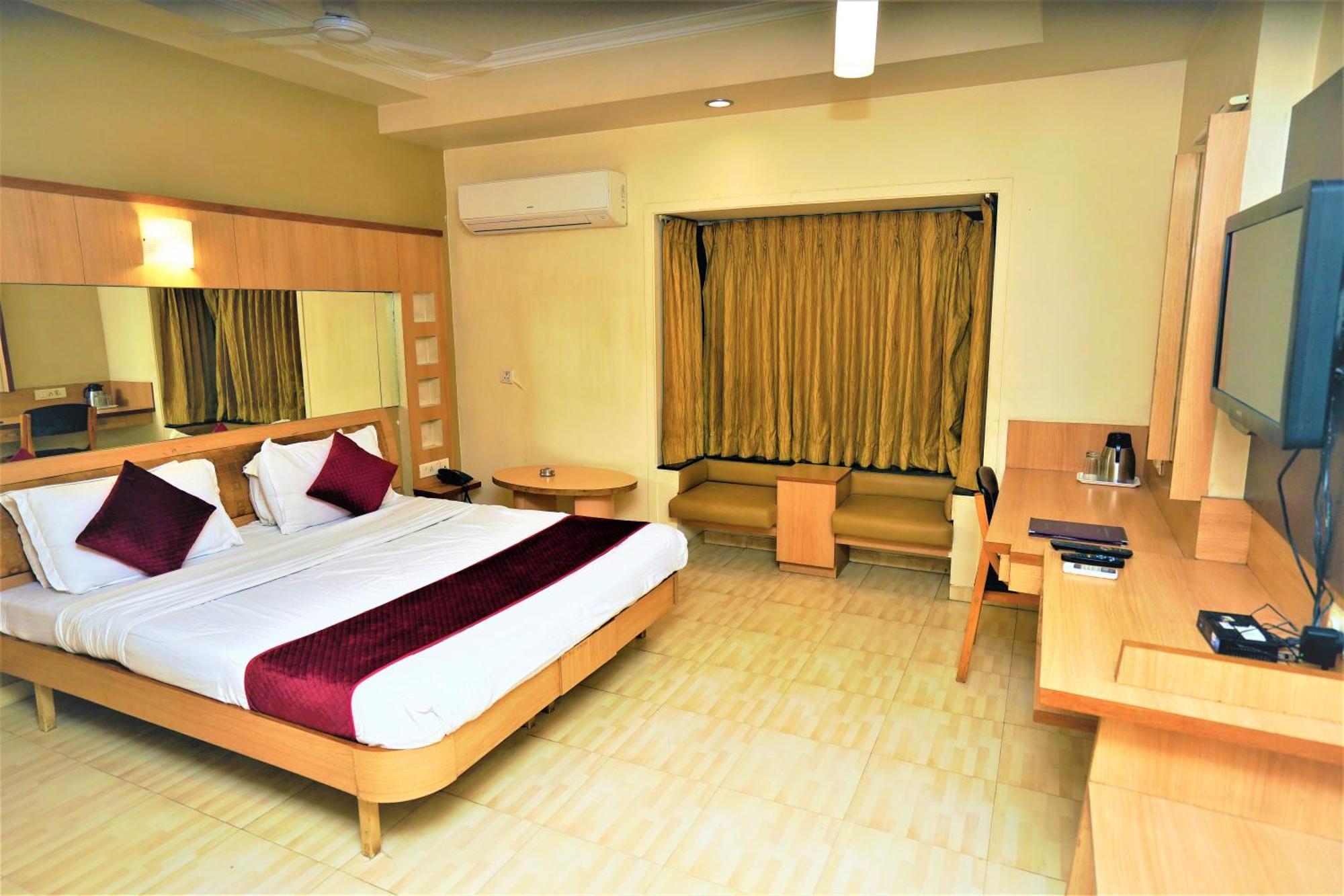 ראג'קוט New Hotel Europa Inn מראה חיצוני תמונה