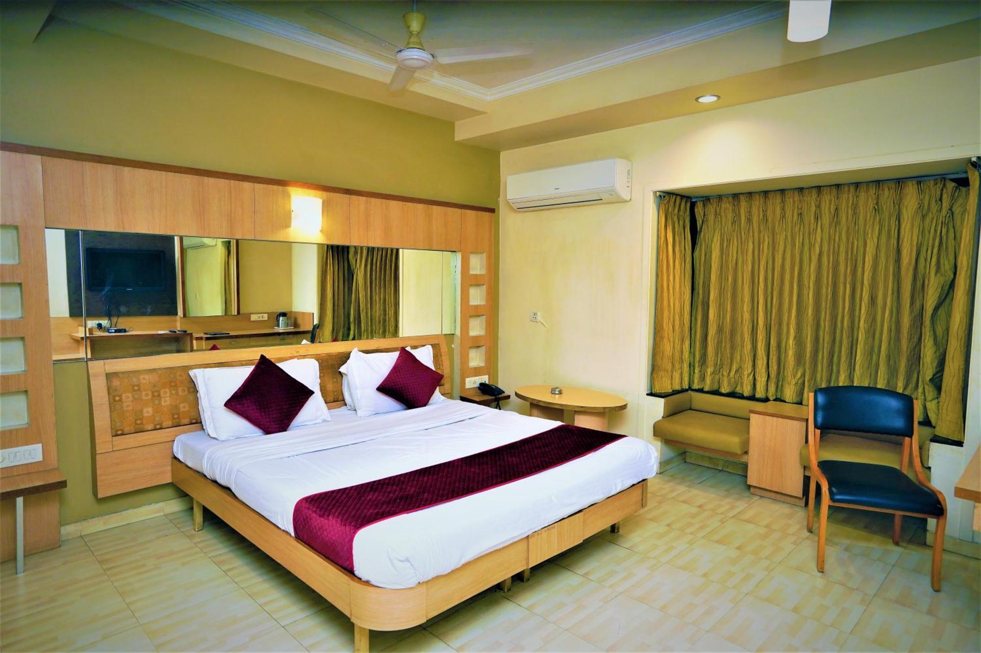 ראג'קוט New Hotel Europa Inn מראה חיצוני תמונה