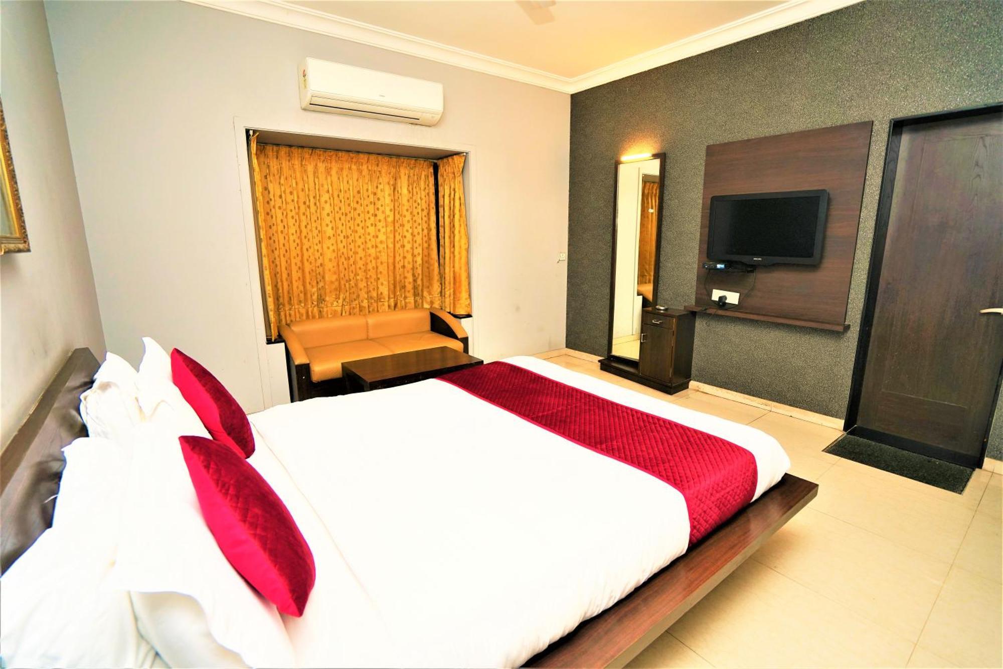 ראג'קוט New Hotel Europa Inn מראה חיצוני תמונה