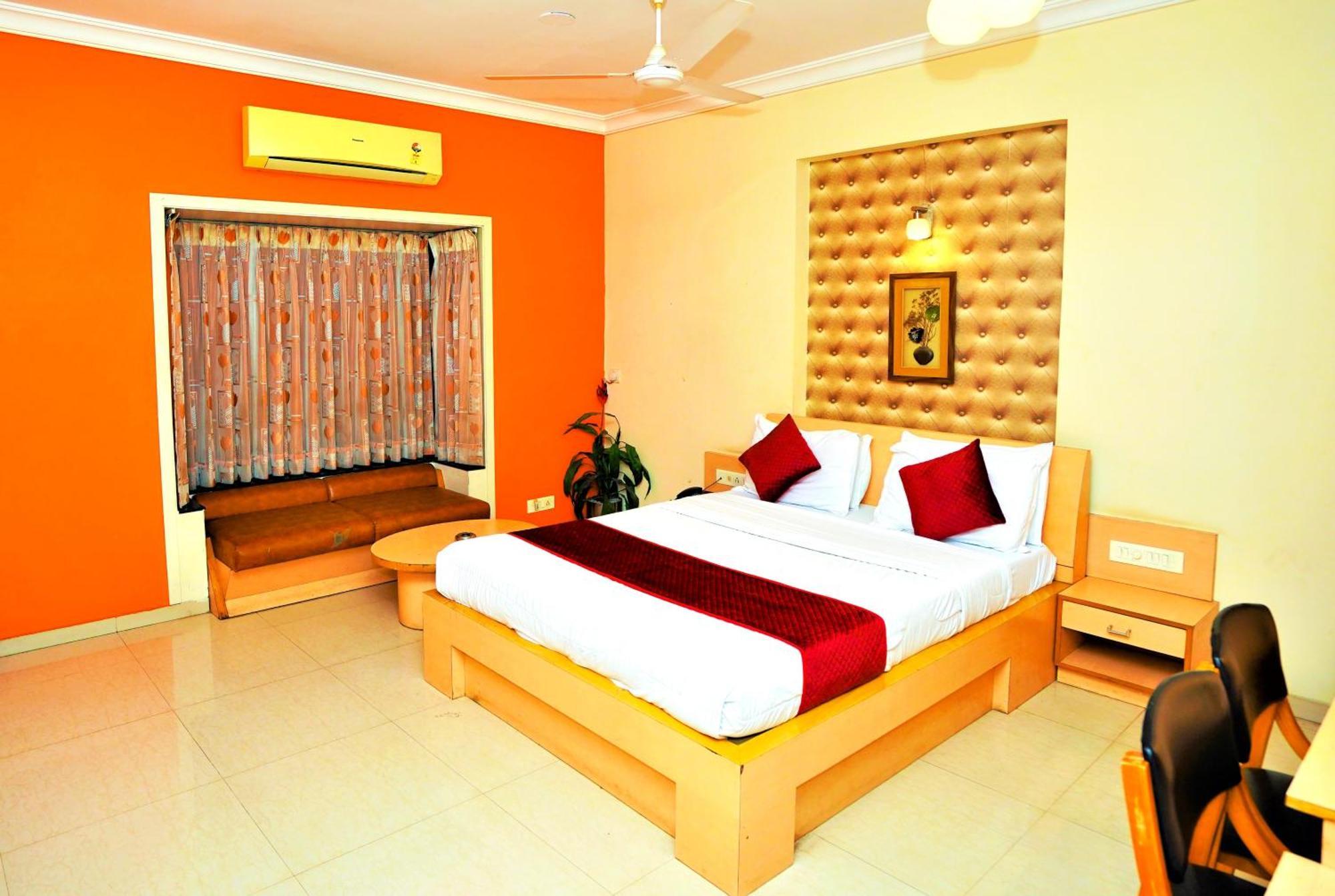 ראג'קוט New Hotel Europa Inn מראה חיצוני תמונה