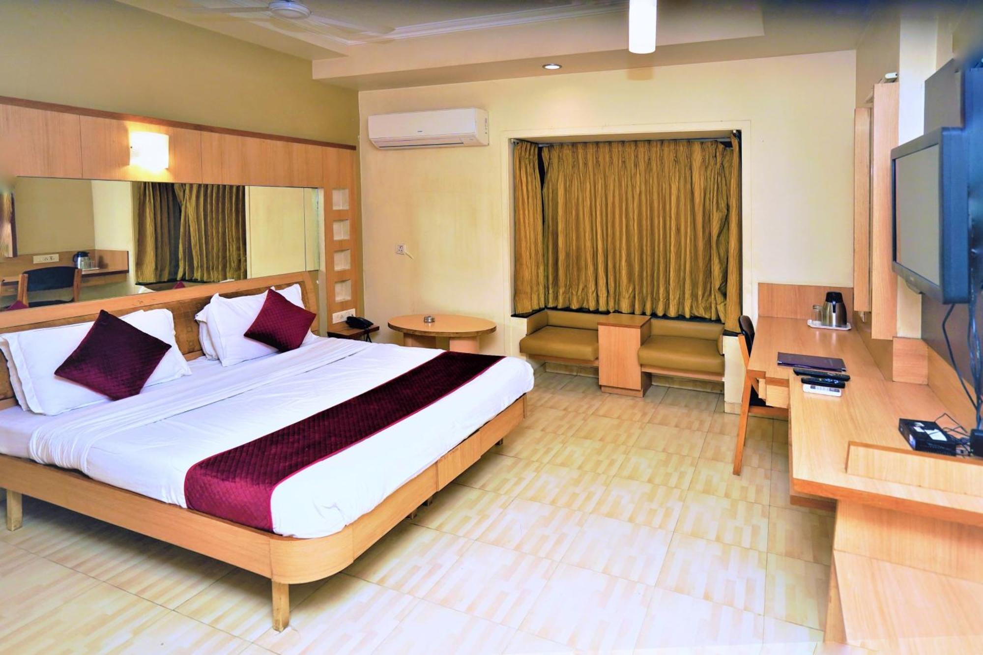 ראג'קוט New Hotel Europa Inn מראה חיצוני תמונה