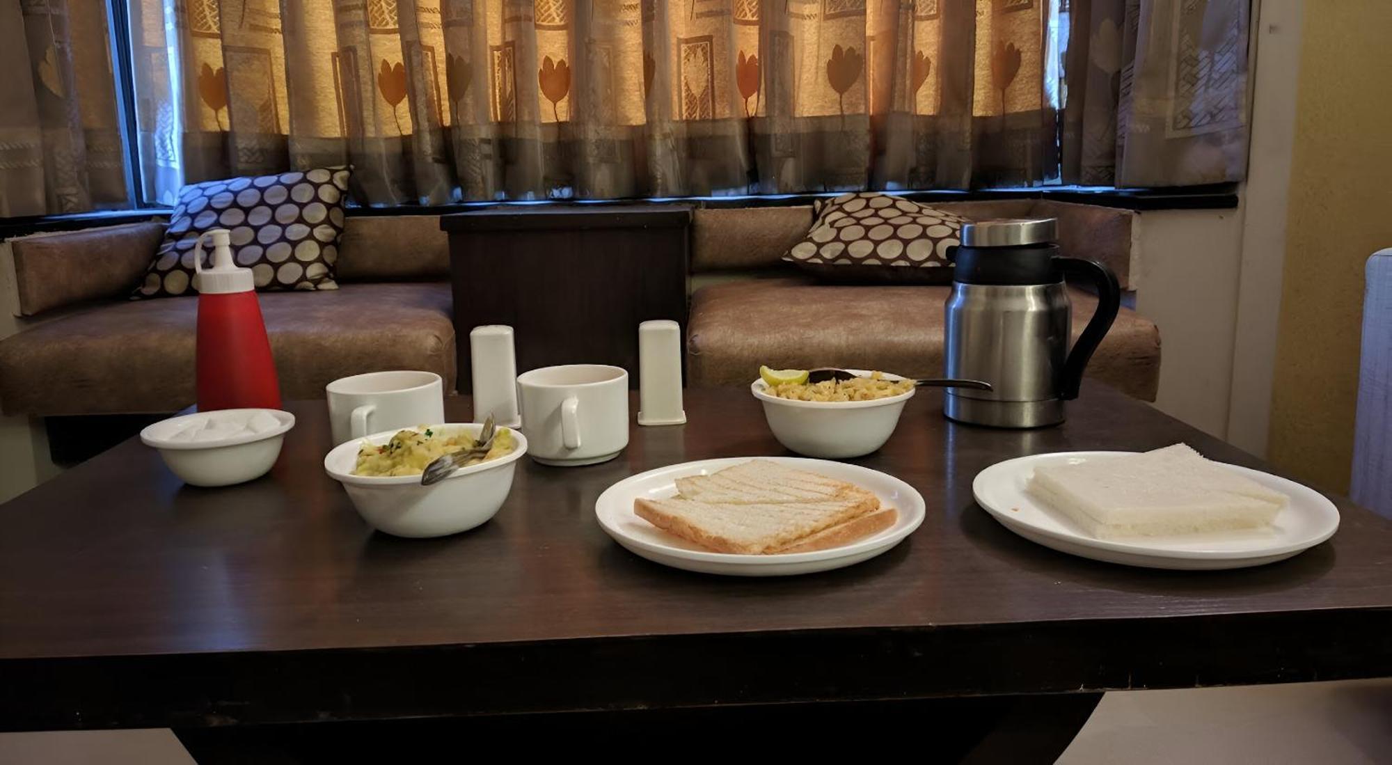 ראג'קוט New Hotel Europa Inn מראה חיצוני תמונה