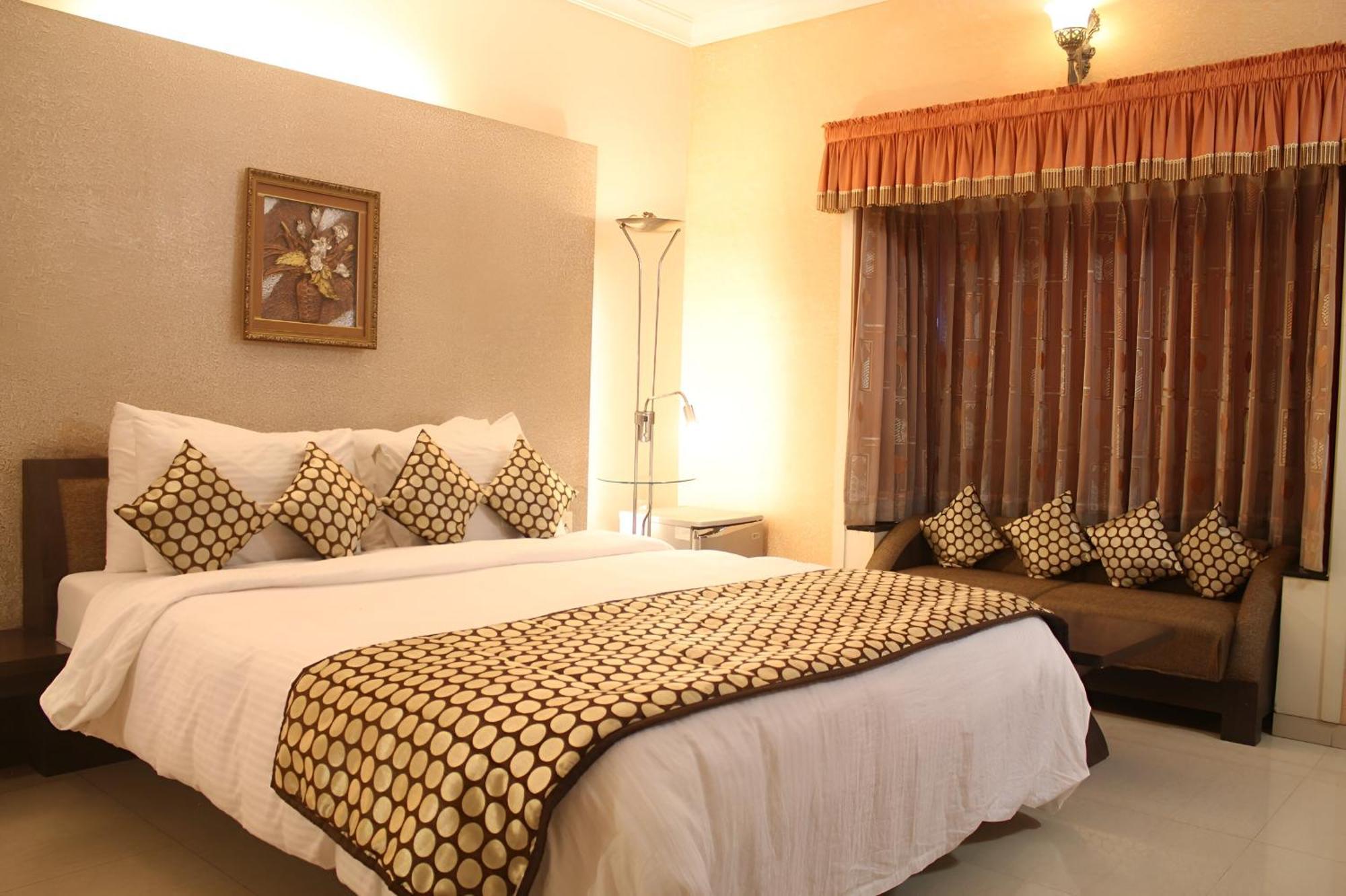 ראג'קוט New Hotel Europa Inn מראה חיצוני תמונה